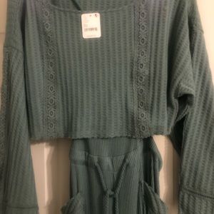 Free People jumpsuit size xs color is true color in photo. Super adorable